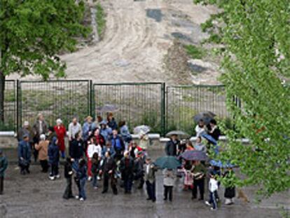 La valla de la discordia se levanta en Latina