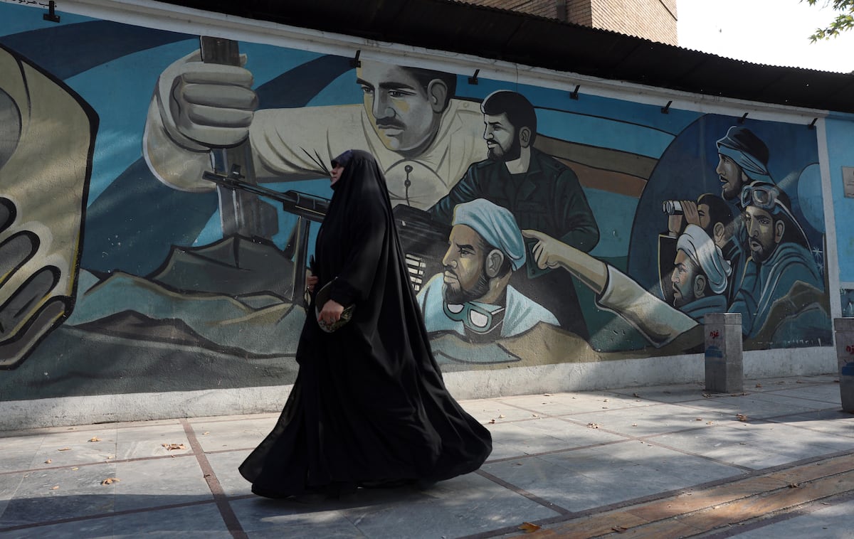 Iran will punish women who do not wear the hijab with treatment in a clinic