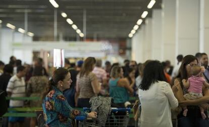 Movimento no aeroporto de Brasília no feriado de 12 de outubro.