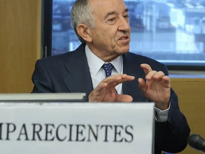 El ex Gobernador del Banco de Espa&ntilde;a, Miguel Fernandez Ordo&ntilde;ez, en la Comision de Investigacion sobre la Crisis Financiera en Espa&ntilde;a.