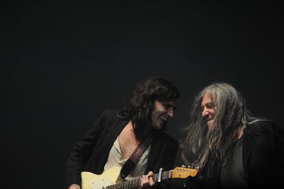 Xarim Aresté i Gerard Quintana al concert de Sopa de Cabra ahir a Barcelona.