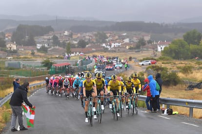 Etapa de la última Vuelta a España, a su paso por Gredos. / GETTY