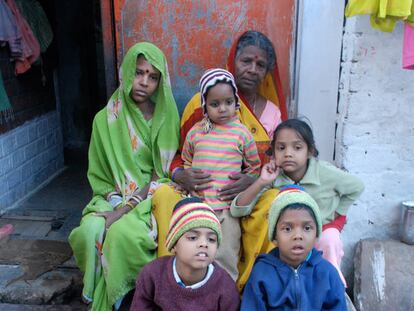 La familia de Lal Yadav, afectada por la catástrofe en Bhopal.