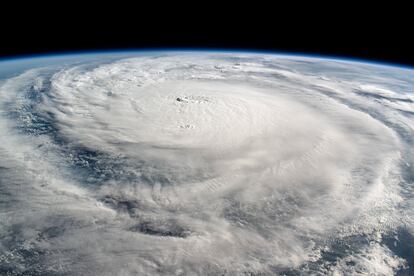 El ojo del huracán Milton sobre el Golfo de México en su camino hacia la costa oeste de Florida, el 8 de septiembre de 2024.  Fotografía capturada desde la Estación Espacial Internacional. 