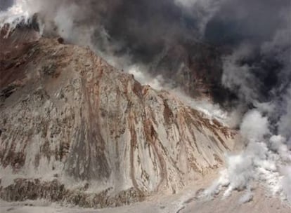 El volcán Chaitén, en Chile, ha comenzado a expulsar ceniza y humo.