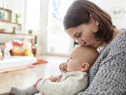 El número de tratamientos de fertilidad de madres solteras en España no deja de crecer.