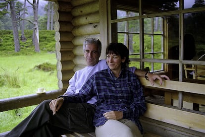 Jeffrey Epstein y Ghislaine Maxwell en una imagen sin datar en Balmoral (Escocia).