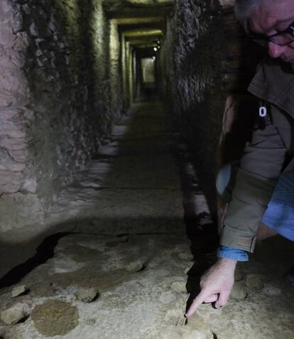 Una de las rocas alteradas por causas naturales y usadas de forma intencionada en el acceso al 'tholos' de La Pastora.