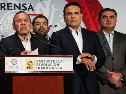 Miguel Ángel Mancera, Jesús Zambrano, Silvano Aureoles Conejo y Luis Espinosa Cházaro durante una conferencia en 2023.