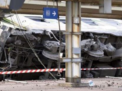 Un vagón descarrilado en la estación de Bretigny-sur-Orge.