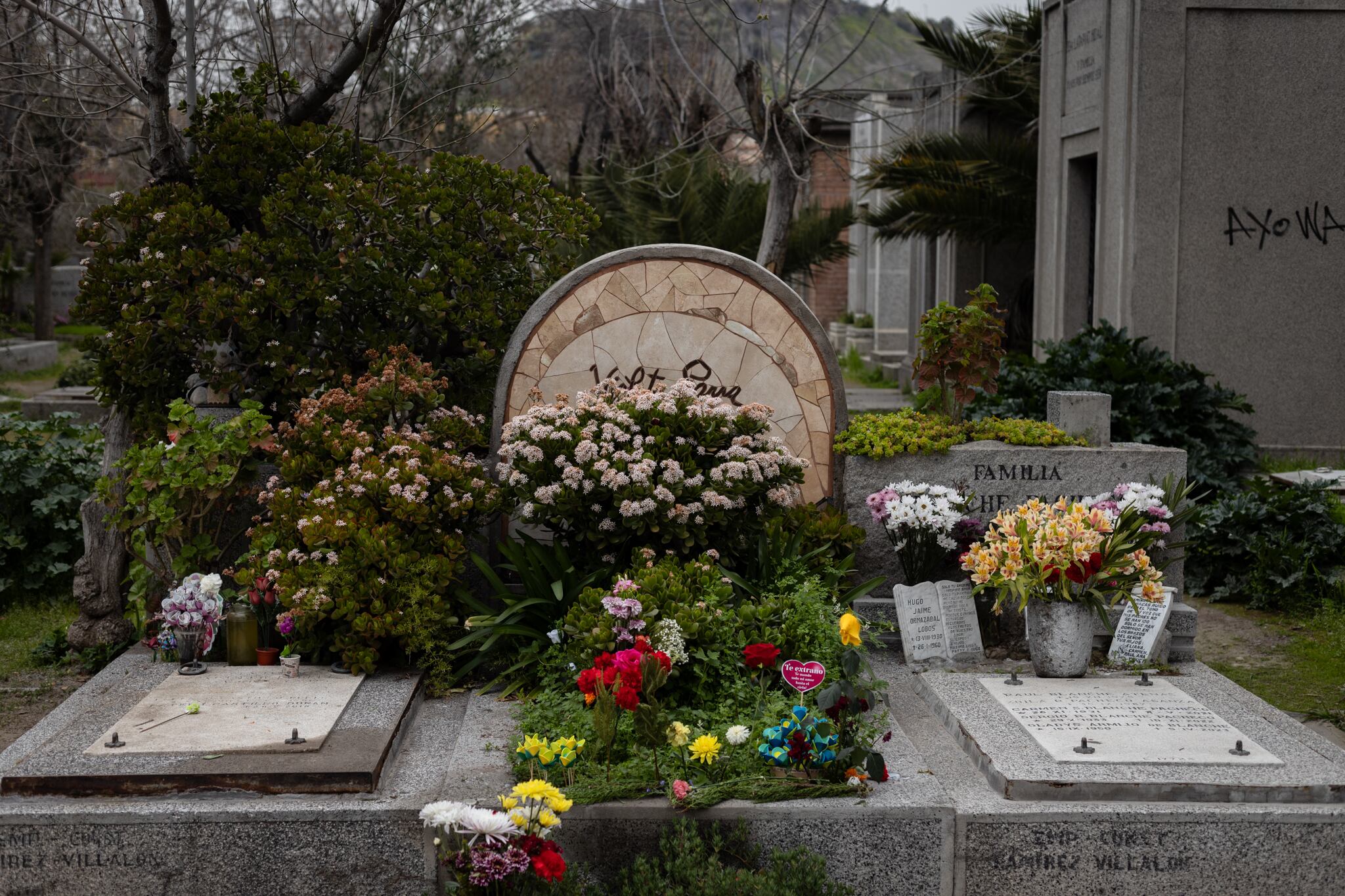 La tumba de Violeta Parra en el Cementerio General.