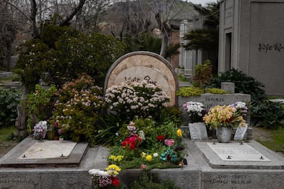 Violeta Parra's grave at the General Cemetery.