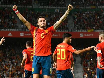 Spain's midfielder Saul Niguez (C) celebrates after scoring a goal during the UEFA Nations League A group 4 football match between Spain and Croatia at the Manuel Martinez Valero stadium in Elche on September 11, 2018. (Photo by JOSE JORDAN / AFP)