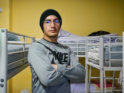 Diego Rodríguez, colombiano de 27 años, que llegó a Hostel Nápoles hace tres meses, tras aterrizar en Barajas.