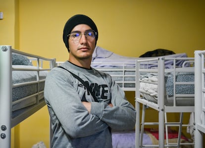 Diego Rodríguez, colombiano de 27 años, que llegó a Hostel Nápoles hace tres meses, tras aterrizar en Barajas.