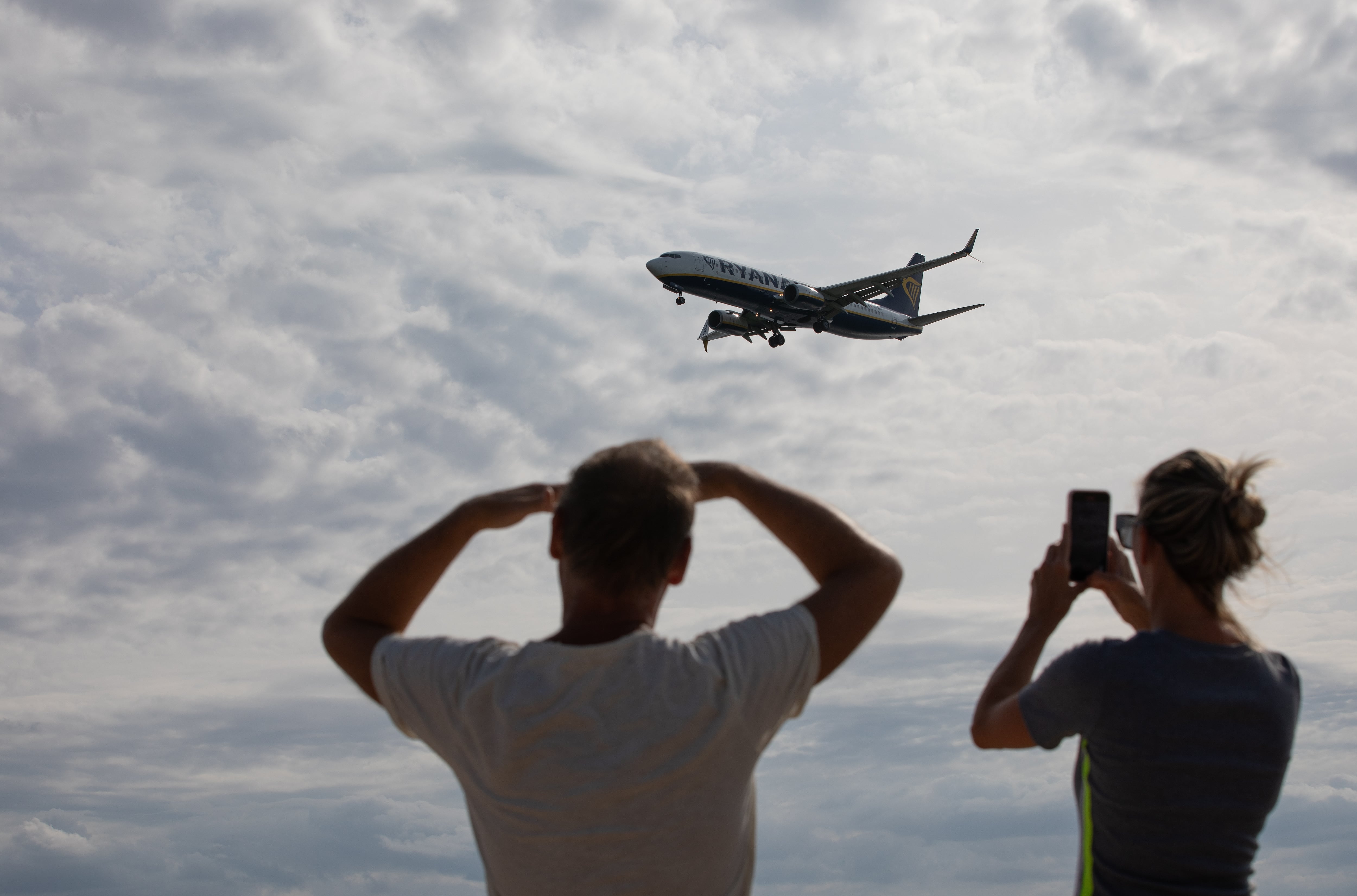 Ryanair usa el palo y la zanahoria en el mercado español