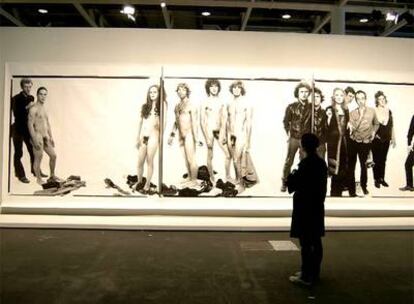 Fotografía de Richard Avedon de Andy Warhol y los miembros de The Factory en Nueva York en 1969.