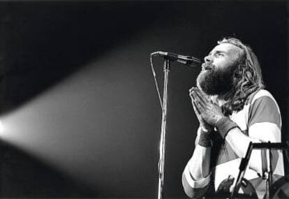 Phil Collins, cuando tocaba la batería en Genesis.