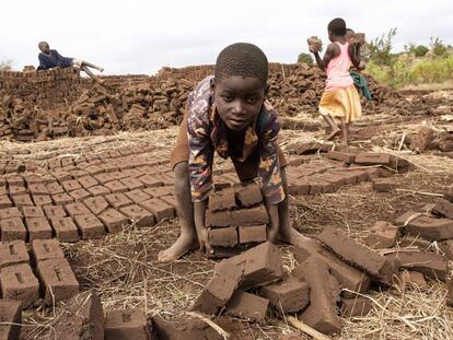 Un niño trabajador en Lilongwe (Malaui).