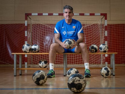 El entrenador del Barcelona de balonmano, Carlos Ortega, en la ciudad deportiva.