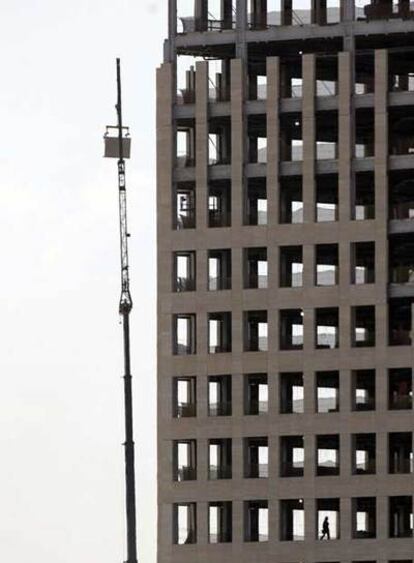 Edificio en construcción destinado a albergar un centro comercial en California.