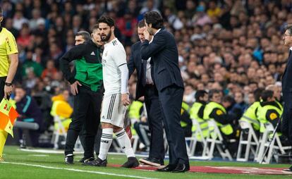 Isco y Solari, en Madrid-Barça de Liga en el Bernabéu.