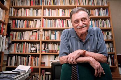 Mario Benedetti, en su casa en Madrid.