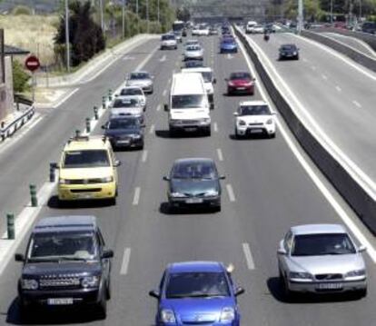 Vista de la A-6, autova de A Coru?a, en las cercanas de Madrid, en el inicio de la primera operacin salida de las vacaciones estivales en junio pasado. EFE/Archivo