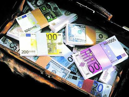 Aunque hay métodos más modernos y sofisticados, las maletas siguen siendo usadas por defraudadores fiscales y ciudadanos con dinero negro en ciertas operaciones.