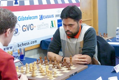 Nakamura frente a Antón durante la primera partida del duelo rápido de desempate