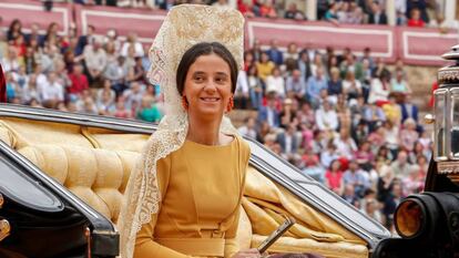 Victoria de Marichalar, en la plaza de toros de la Real Maestranza de Sevilla durante la Exhibición de Enganches