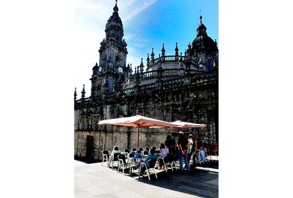 Mesas del Café Literarios, a la espalda de la catedral.