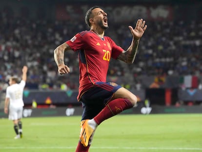 Joselu celebra su gol contra Italia en las semifinales de la Ligas de las Naciones.