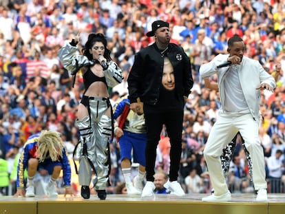 Will Smith, Nicky Jam e Era Istrefi na festa de encerramento da Copa.