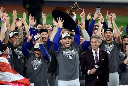 Freddie Freeman, who hit four straight home runs, won the Series MVP trophy.