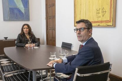 Encuentro entre el ministro de la presidencia Bolaños con la consejera de la Generalitat Laura Villagrá por el tema del espionaje a través de Pegasus.