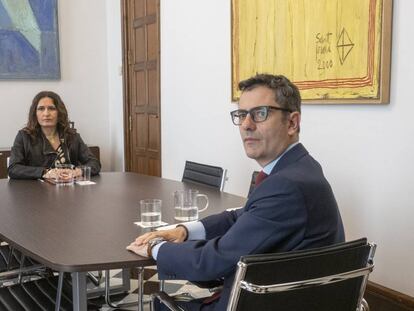 Encuentro entre el ministro de la presidencia Bolaños con la consejera de la Generalitat Laura Villagrá por el tema del espionaje a través de Pegasus.