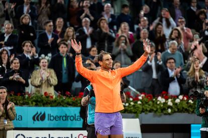 Rafa Nadal se despide del público de Madrid tras perder ante Jiri Lehecka.