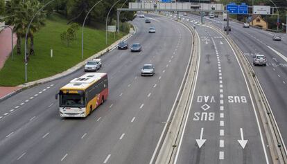 Carriles bus en la entrada de Barcelona por la avenida Meridiana