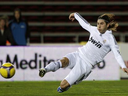 Sergio Ramos marca el tercer gol de Real Madrid.