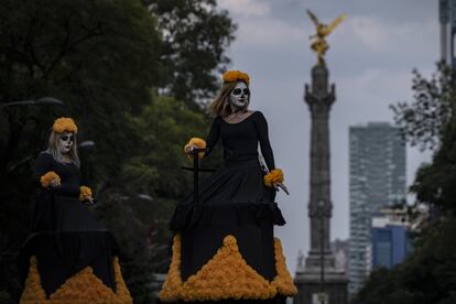 "El Día de Muertos es una tradición mexicana que nos enorgullece en la Ciudad de México. Con alegría recibimos a las familias que asistieron para disfrutar del desfile", dijo la jefa de Gobierno, Claudia Sheinbaum.