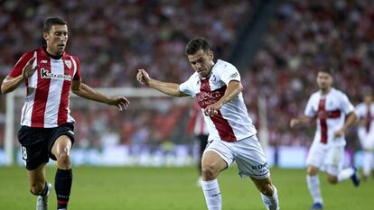 Gallar, ante De Marcos en el Athletic-Huesca (2-2).