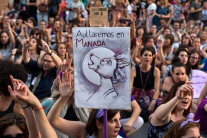 Protesta contra una de las primeras sentencias en el caso de La Manada en 2018, en Madrid.