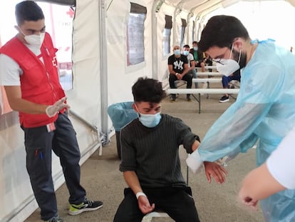 La Cruz Roja ha atendido a 62 migrantes llegados a Alicante en patera en solo 48 horas.
