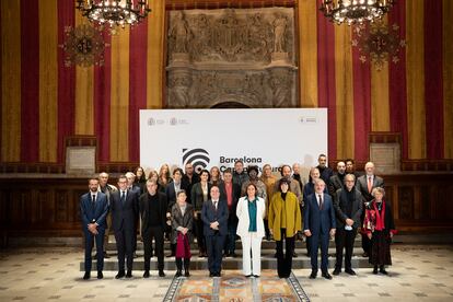 Miquel Iceta, Ada Colau y Diana Morant, en el centro, en primera fila, junto con responsables de equipamientos culturales y científicos de Barcelona.