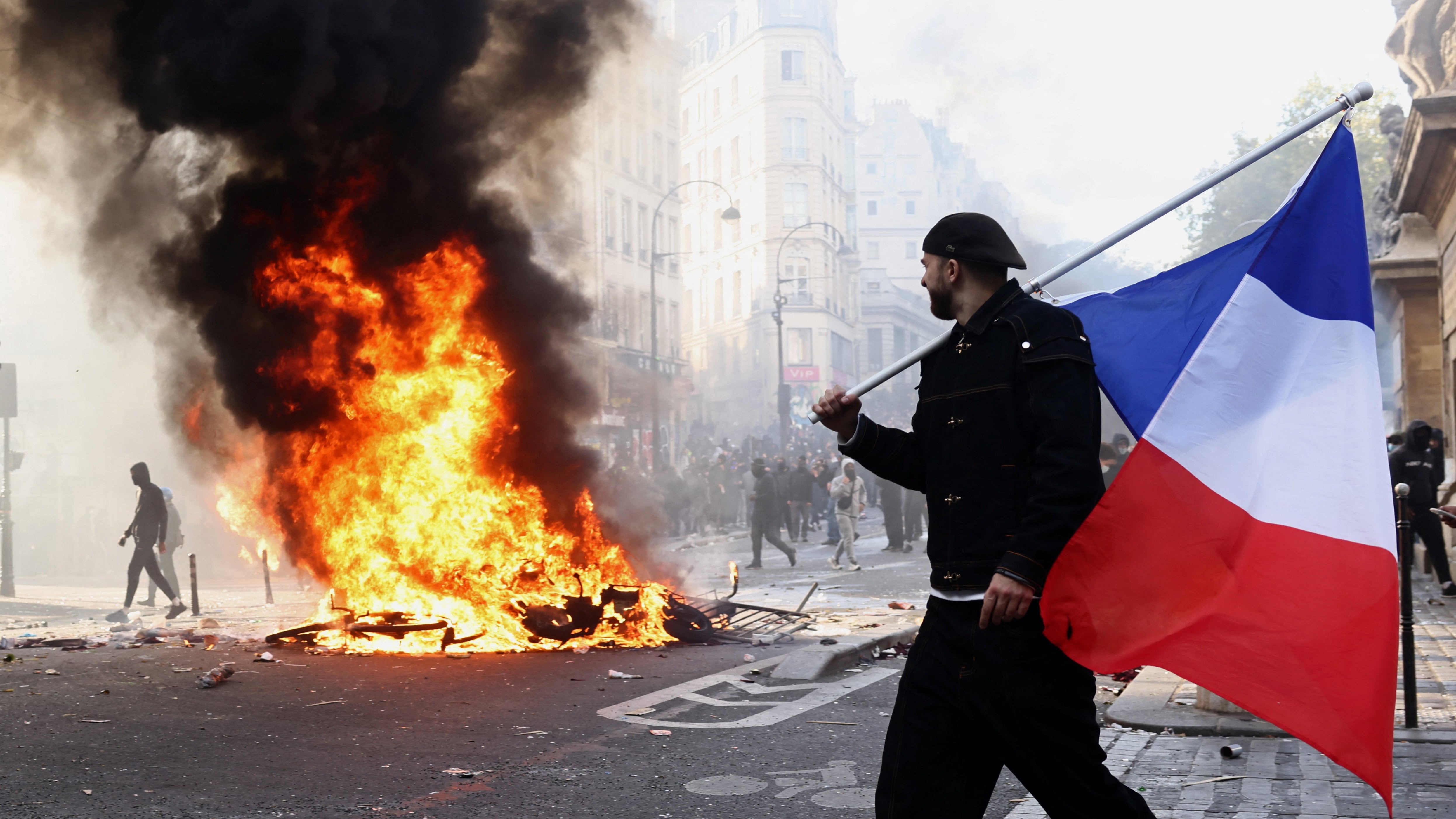 Francia solo autorizará las manifestaciones convocadas por los sindicatos para prevenir nuevos disturbios