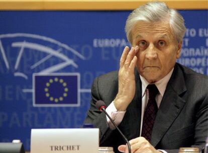 El presidente del Banco Central Europeo, Jean-Claude Trichet, hoy durante la reunión del Comité de Asuntos Económicos y Monetarios del Parlamento Europeo en Bruselas.