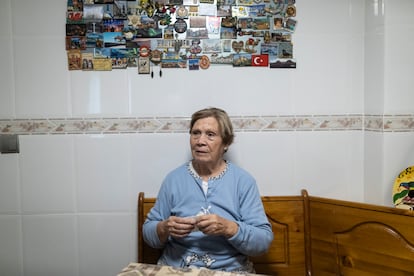 Amparo Díaz, de 84 años, vecina de la calle, lleva sin salir de casa desde el 29 de octubre.