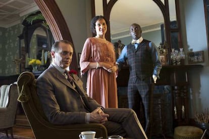 Una escena de la serie Boardwalk empire, con el actor Steve Buscemi, en primer plano.