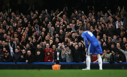 El buen recibimiento que le han dado a Torres los aficionados del Chelsea contrasta con el de los hinchas del Liverpool que se han desplazado a Londres.